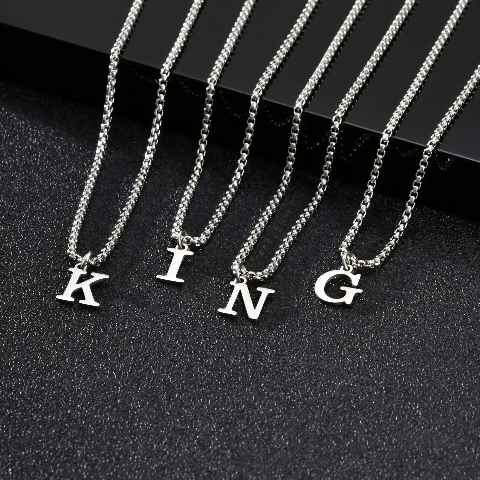 Collier homme avec pendentif initiale - lettre