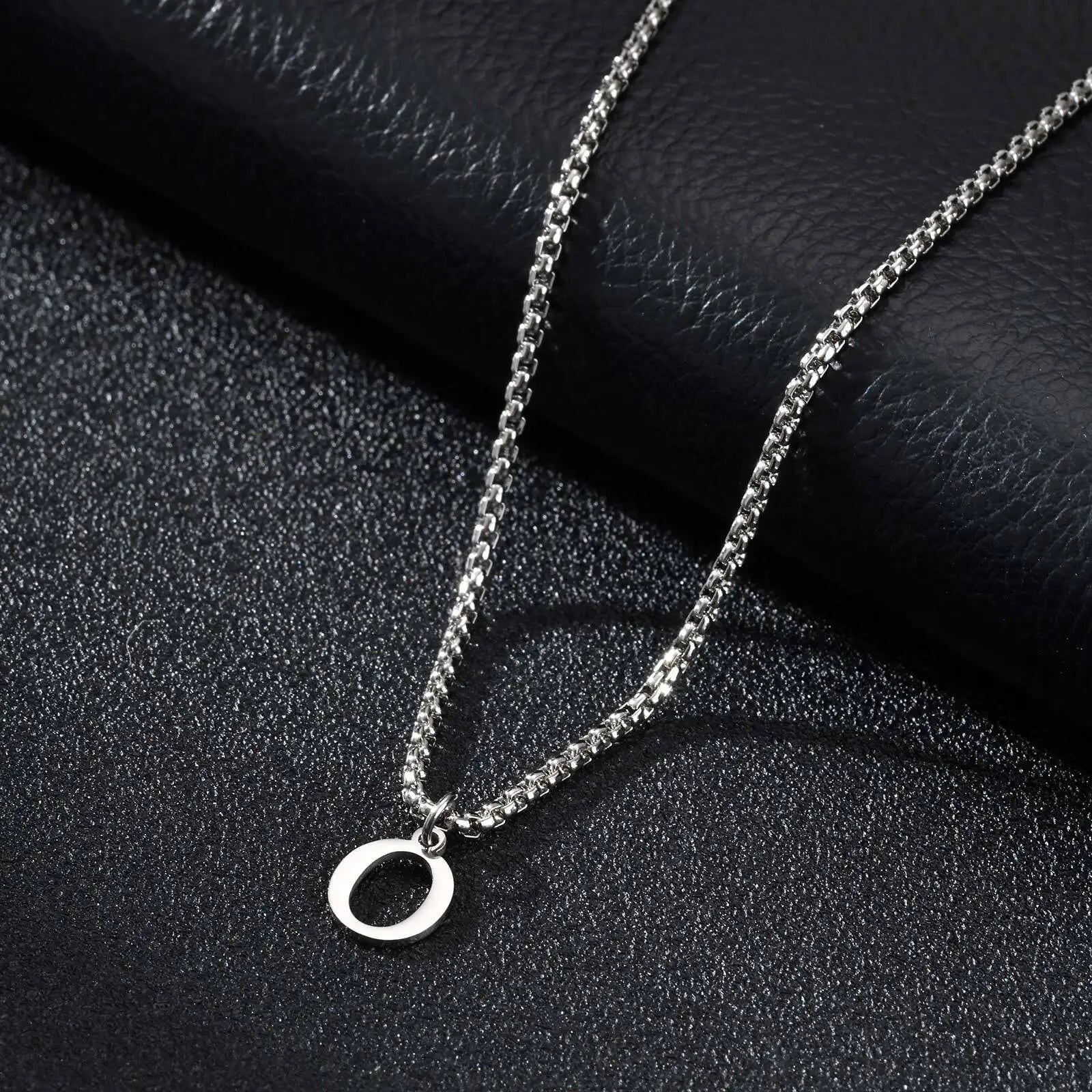Collier homme avec pendentif initiale - lettre