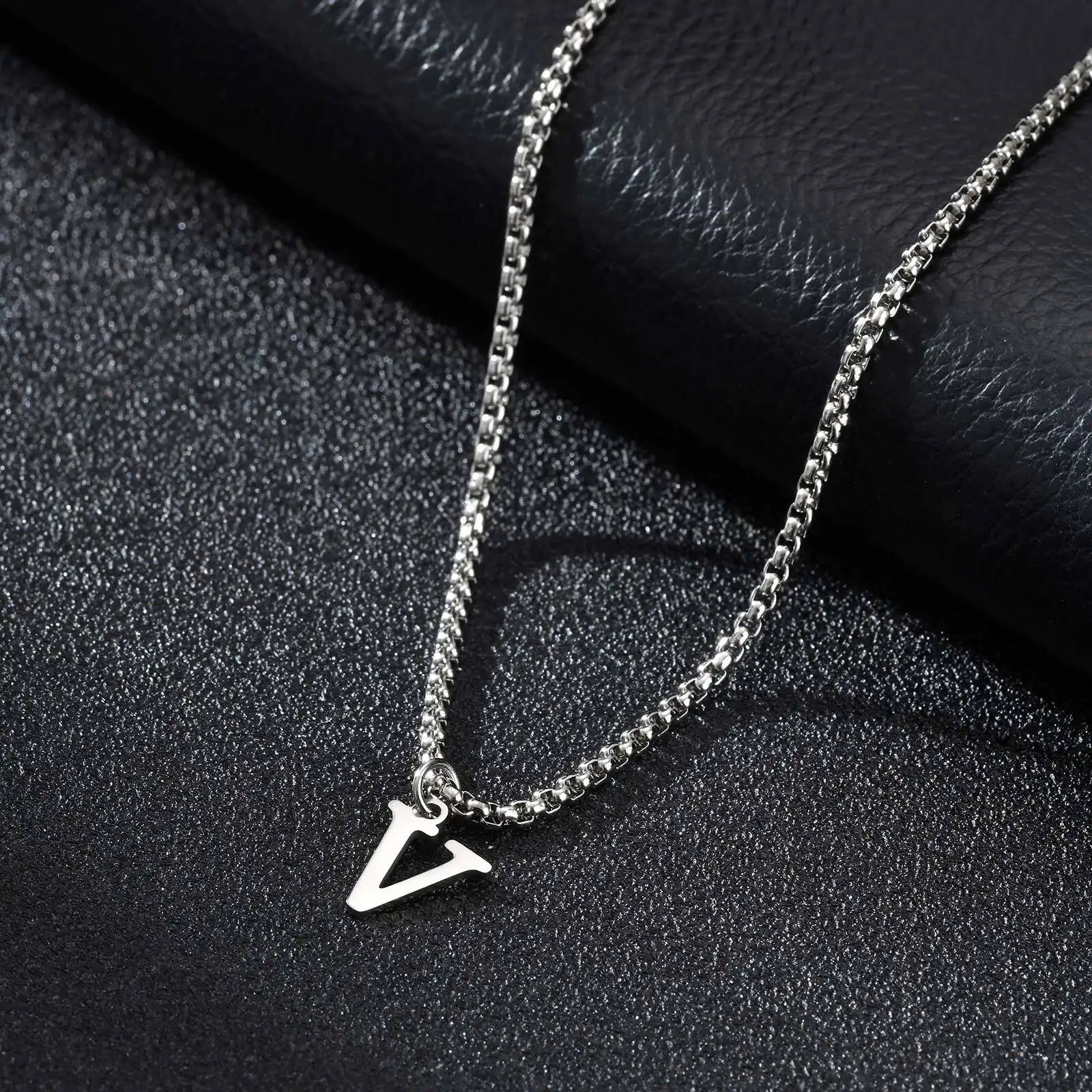 Collier homme avec pendentif initiale - lettre