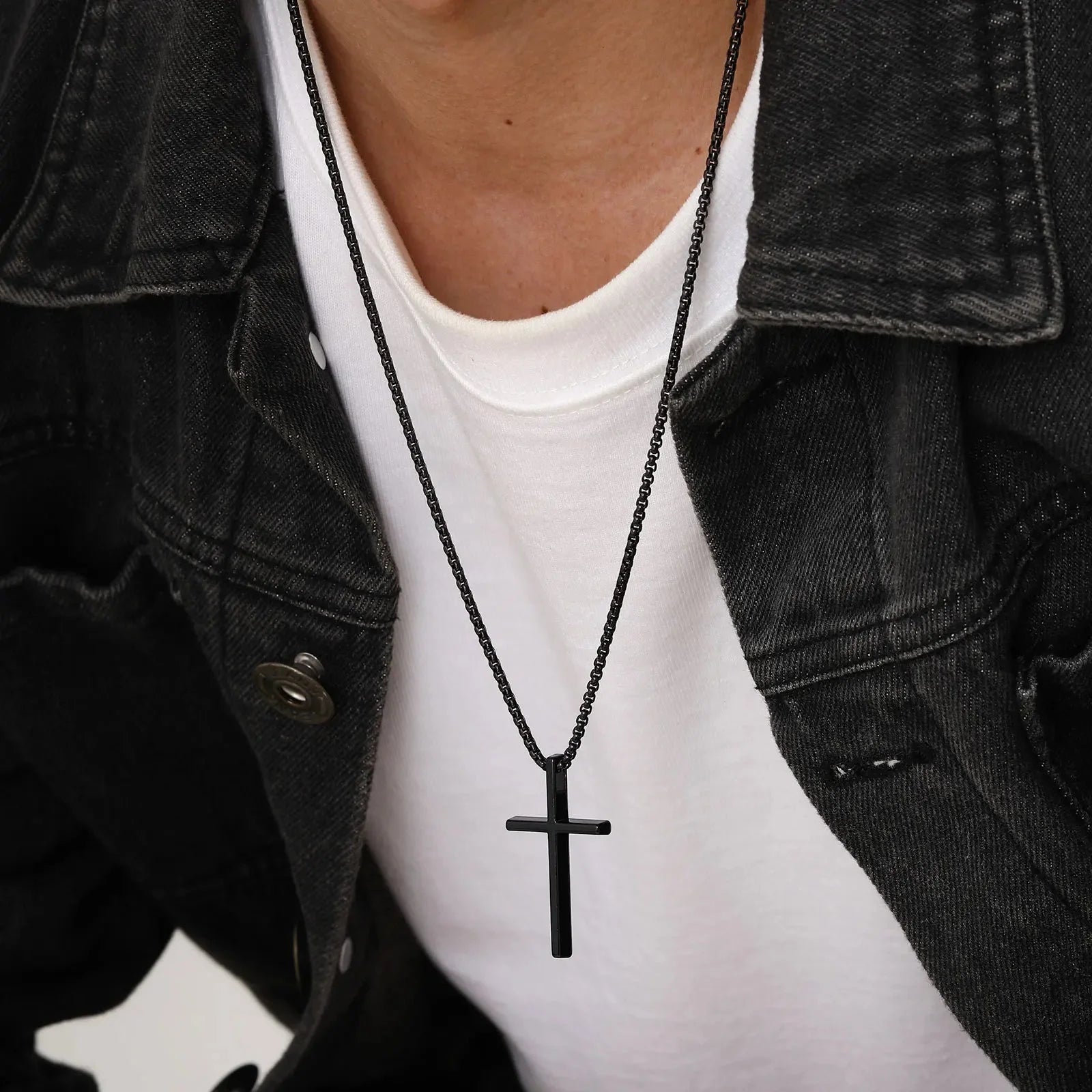 Collar y Medallón Hombre Cruz negra