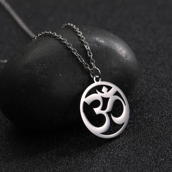 Collar Om Budista plata