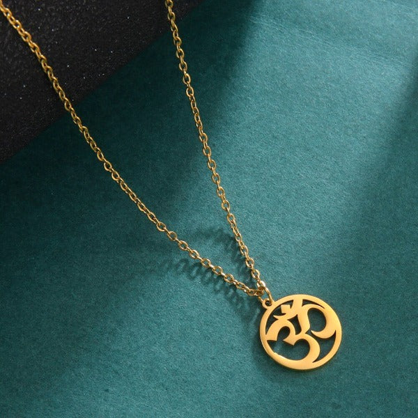 Collar Om Budista oro