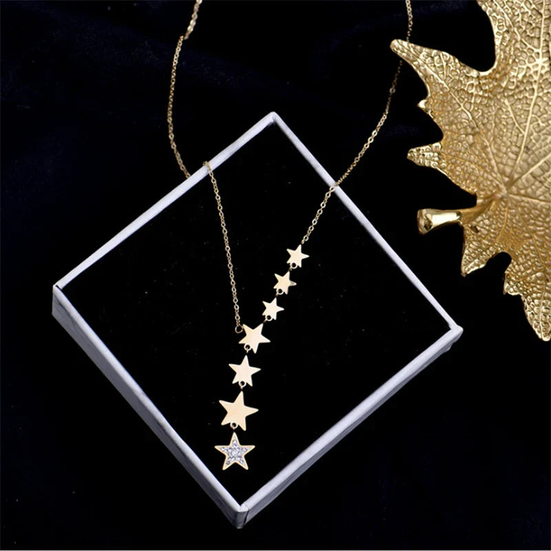 Collar con Colgante de Estrellas Múltiples