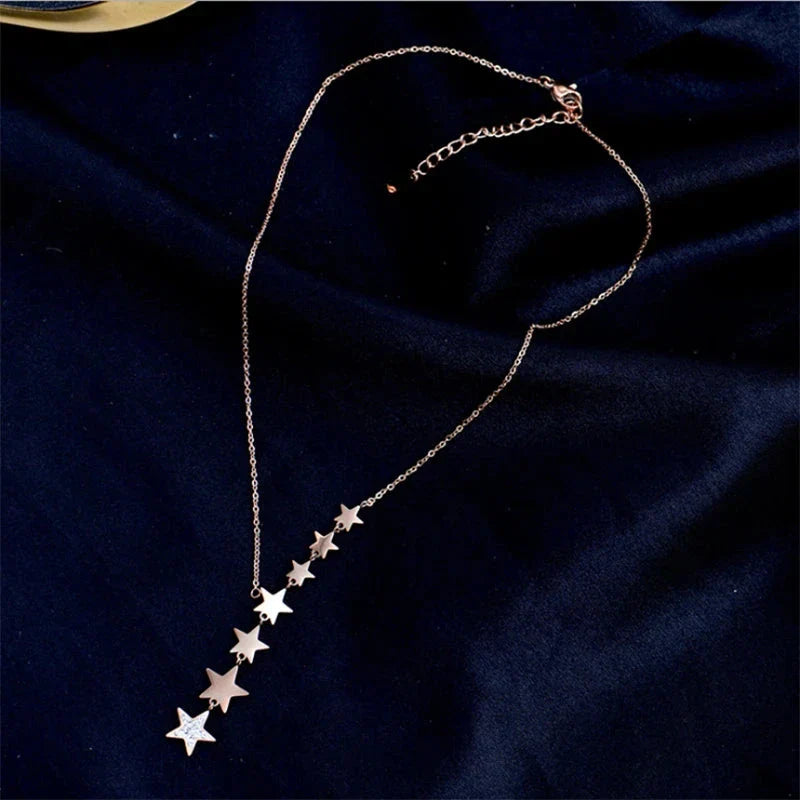 Collar con Colgante de Estrellas Múltiples