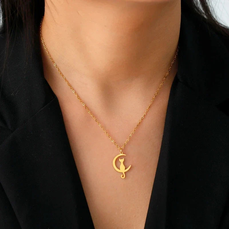 Collar Colgante Gato Creciente de luna oro