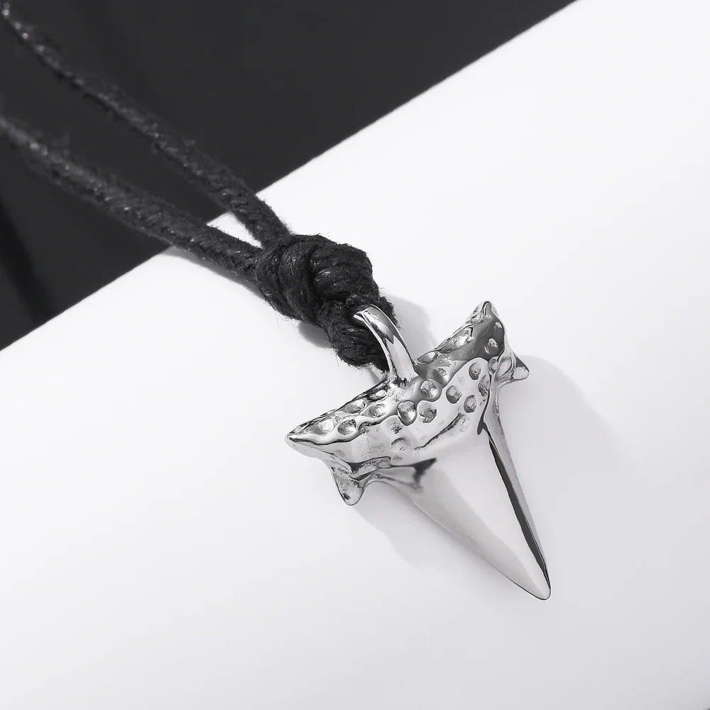 Collar Colgante Diente de Tiburón para Hombre plata