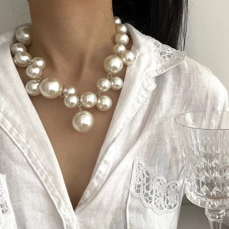 Imponente Collar Colgante con Grandes Perlas