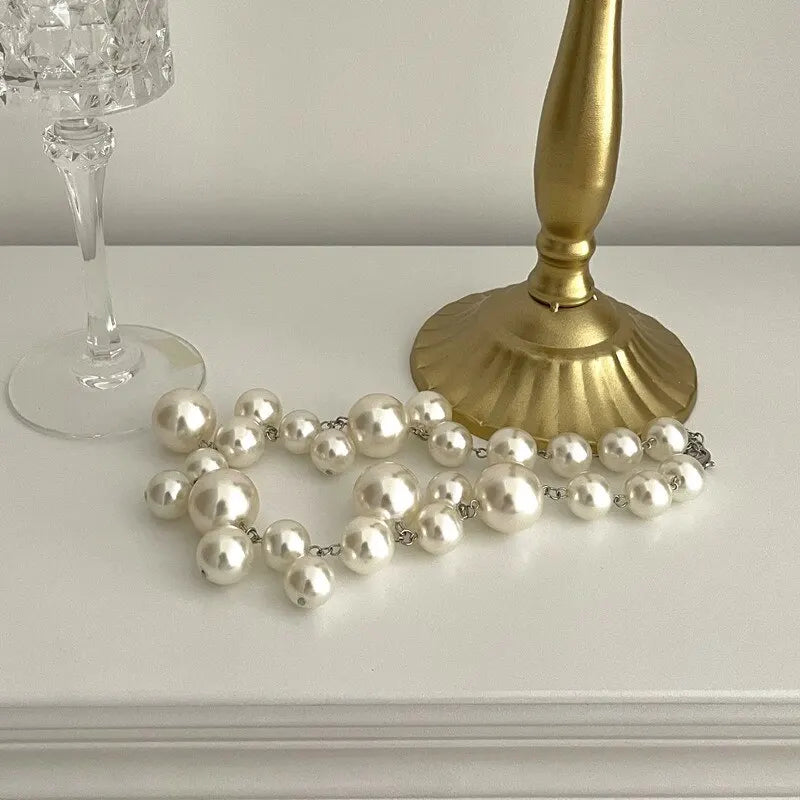Imponente Collar Colgante con Grandes Perlas
