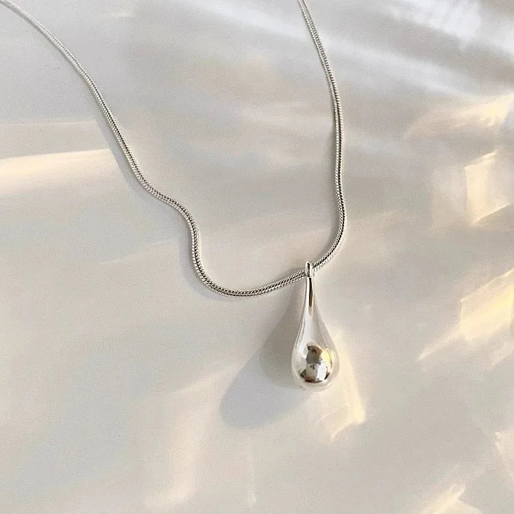 Collar con Colgante de Gota de Agua Fina Plateado