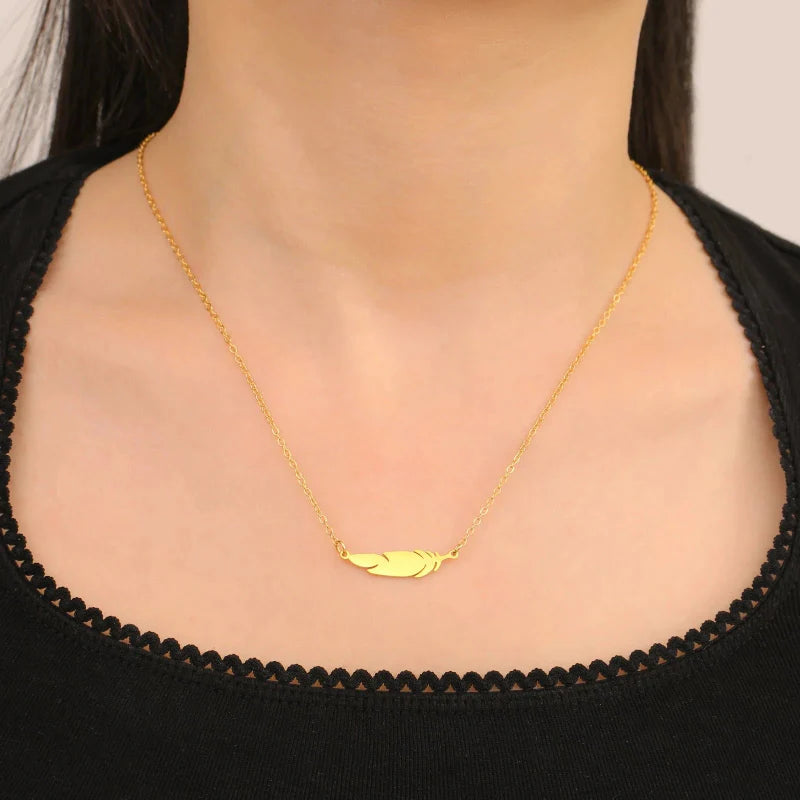 Collar Colgante Pluma Fina estilo b oro