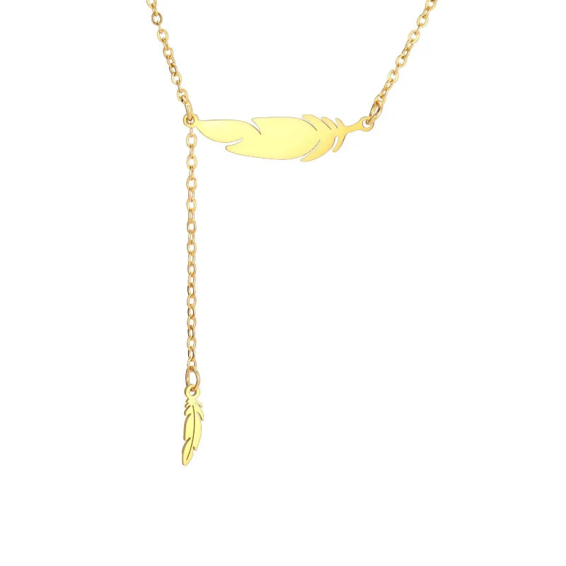 Collar Colgante Pluma Fina estilo a oro