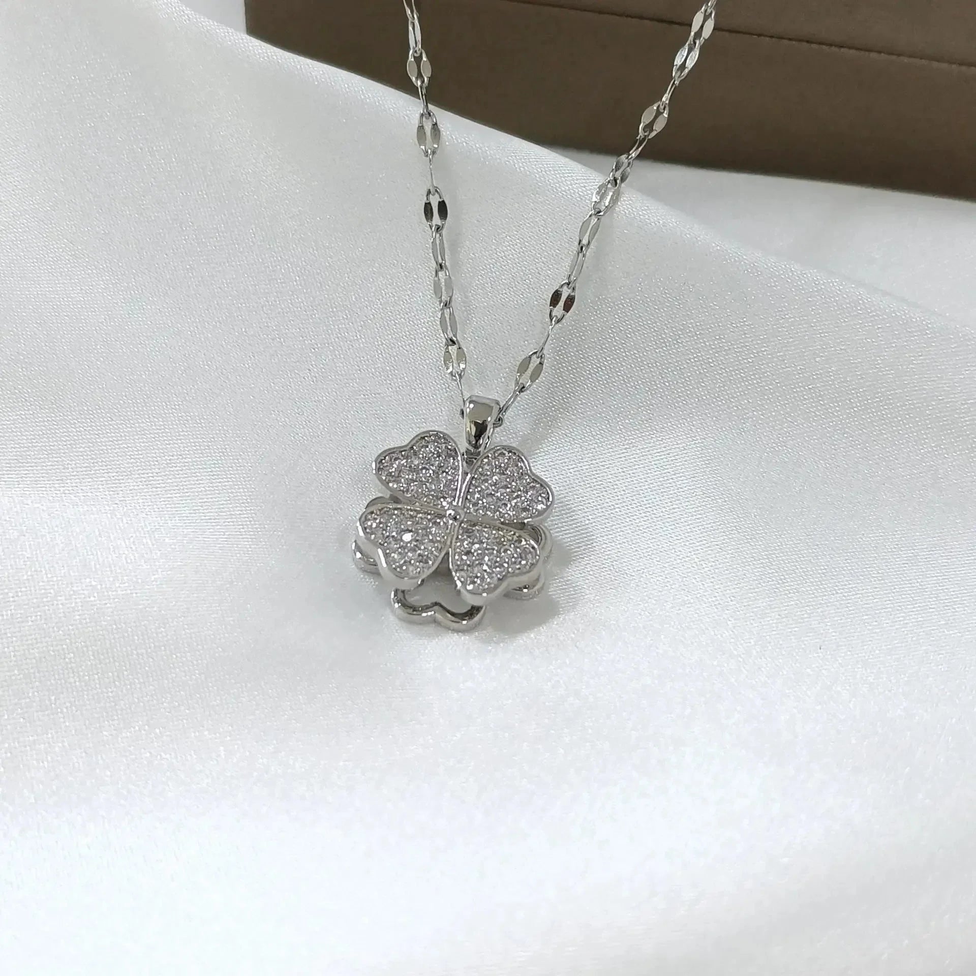 Collar Colgante Flor de Circonita Giratoria Anti-Estrés plata