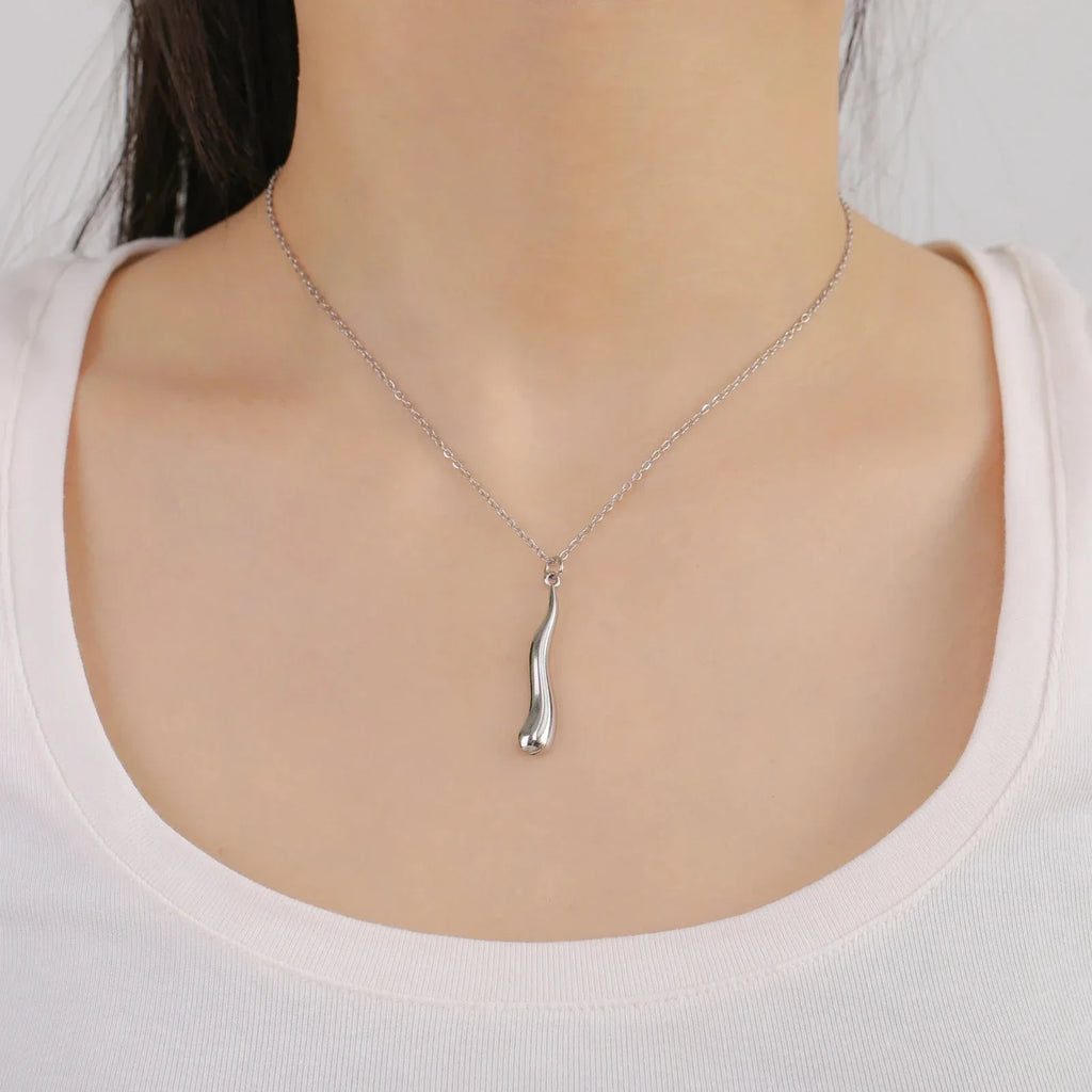 Collar Colgante Gota de Agua Asimétrica plata
