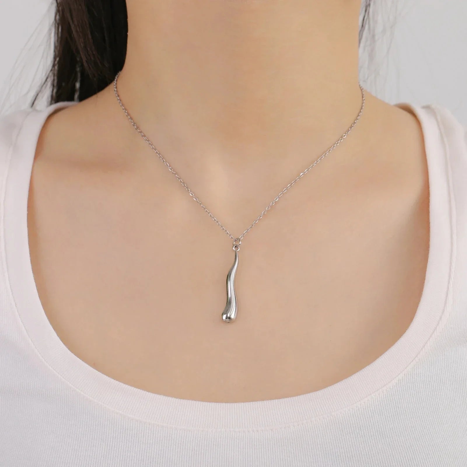 Collar Colgante Gota de Agua Asimétrica plata