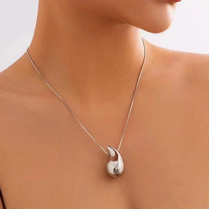 Collar Colgante Gota de Agua Asimétrica plata