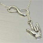 Collar Colgante Infinito y Mano