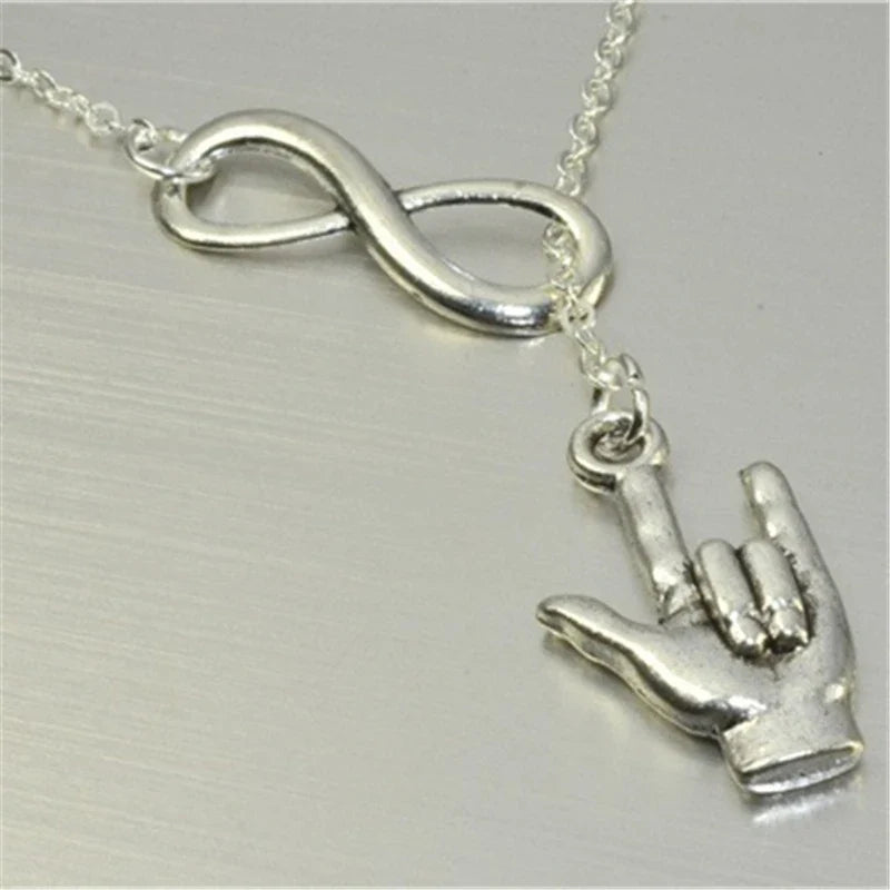 Collar Colgante Infinito y Mano