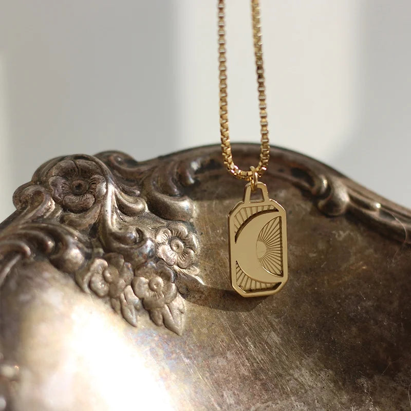 Collar Colgante Luna de Estilo Vintage