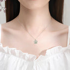 Collar con colgante de pata de perro