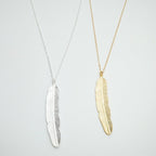 Collar con colgante de pluma para mujer