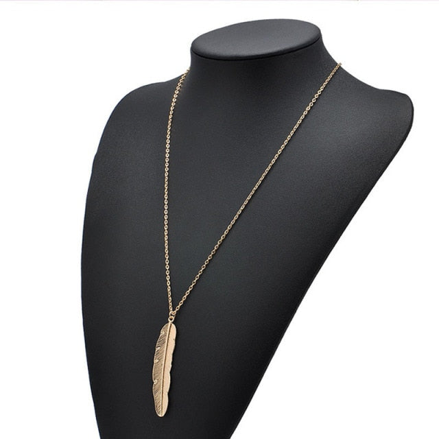 Collar con colgante de pluma para mujer en oro