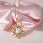 Collar Colgante Sol con Strass dorado