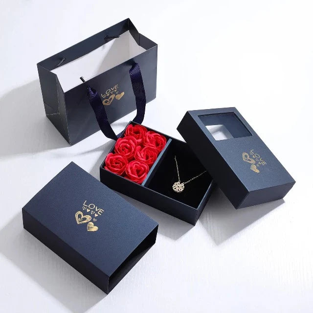 Collar colgante trébol corazón con caja de regalo