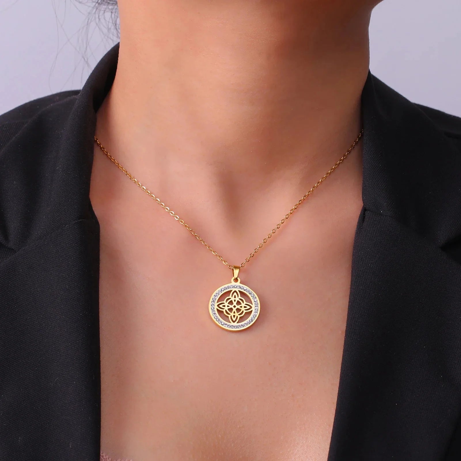 Collar Colgante Wiccano Nudo de Bruja Amuleto de Protección Mujer oro