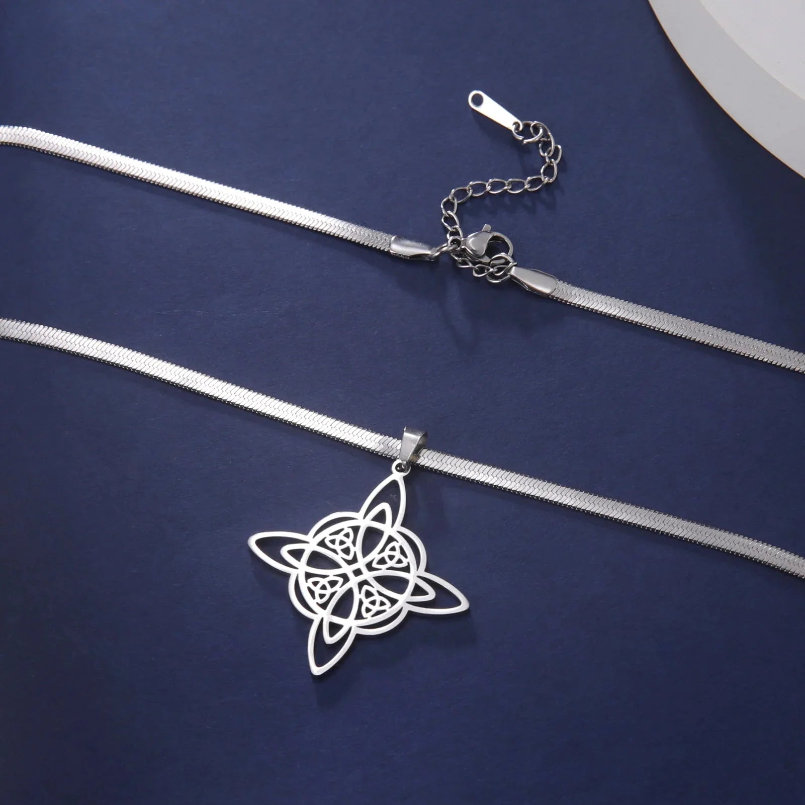 Collar Colgante Wiccano Nudo de Bruja Mujer Amuleto de Protección plata