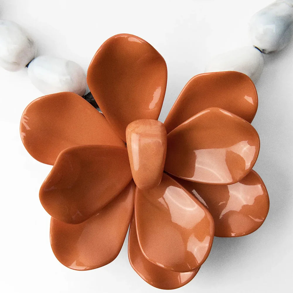 Collar Gargantilla con Gran Colgante de Flor naranja