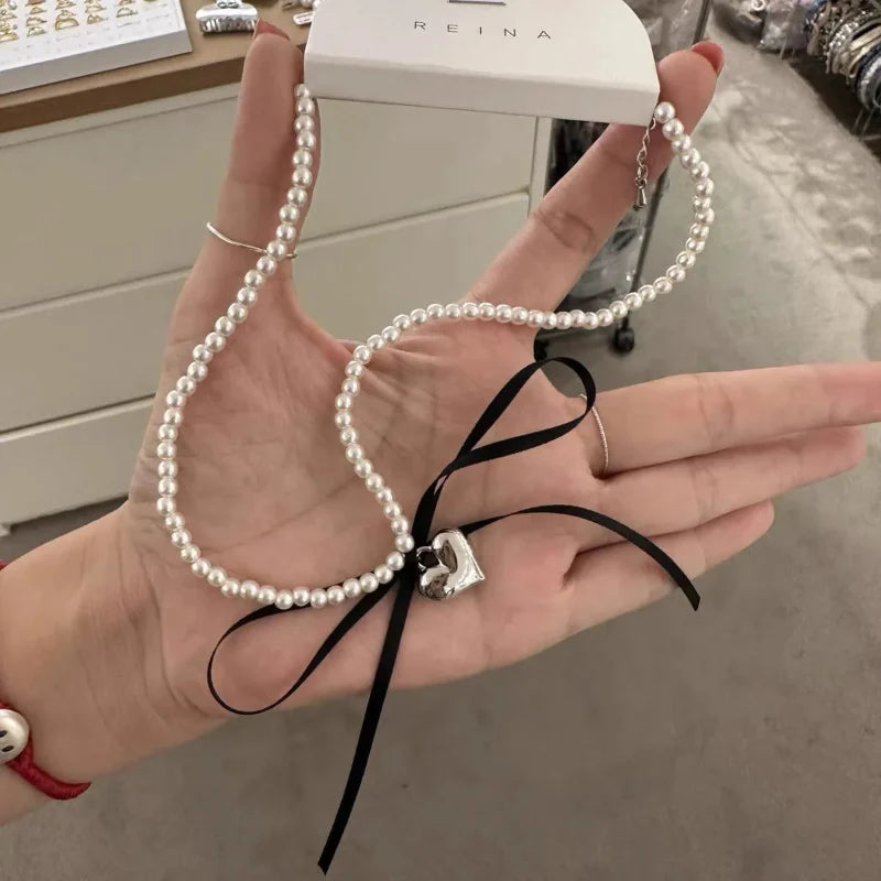 Collar Gargantilla con Colgante de Corazón y Perlas negras