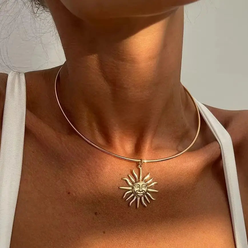 Collar Gargantilla con Colgante Sol oro