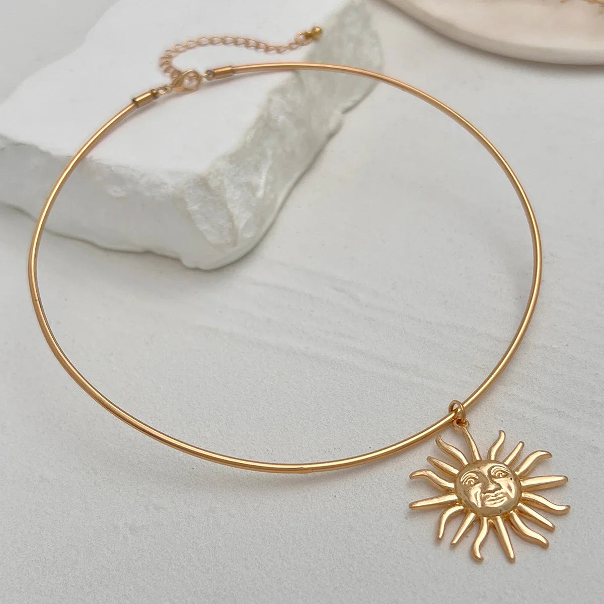 Collar Gargantilla con Colgante Sol oro