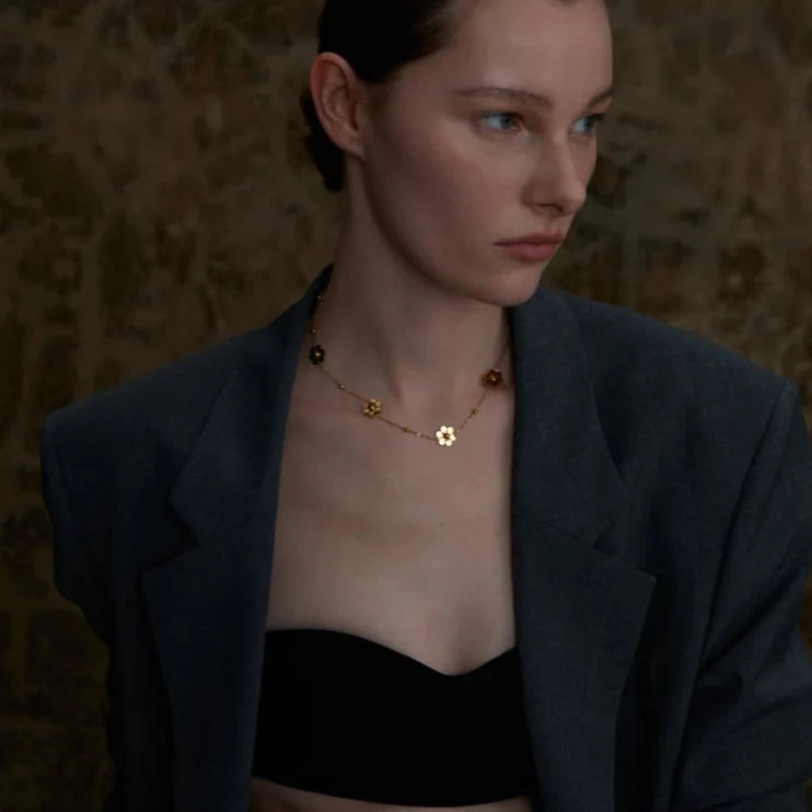 Collar Gargantilla con Colgante de Flores oro