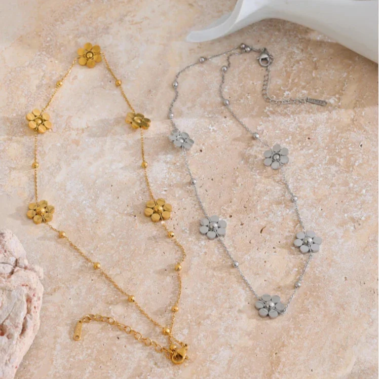 Collar Gargantilla con Colgante de Flores plata