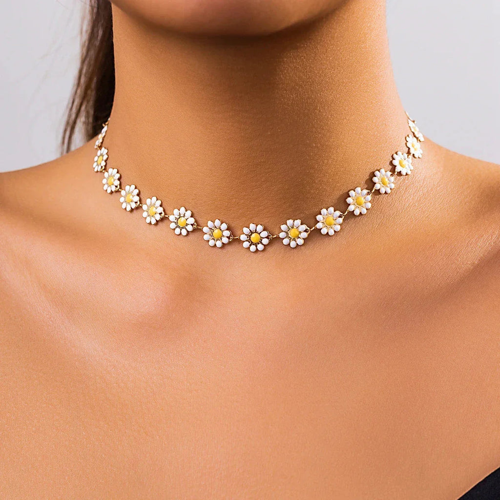 Collar Gargantilla con Colgante de Flores de Margarita