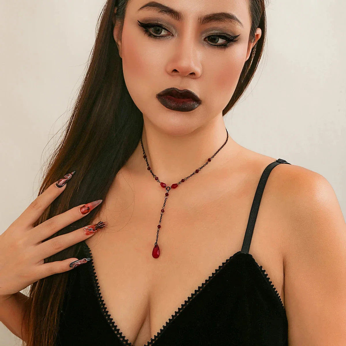 Collar Gargantilla Colgante Gota de Agua Estilo Gótico negro y rojo