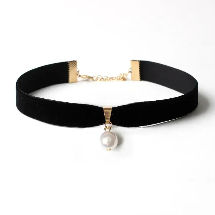 Collar estilo bohemio con colgante y perla blanca