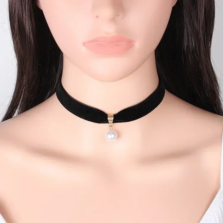 Collar estilo bohemio con colgante y perla blanca