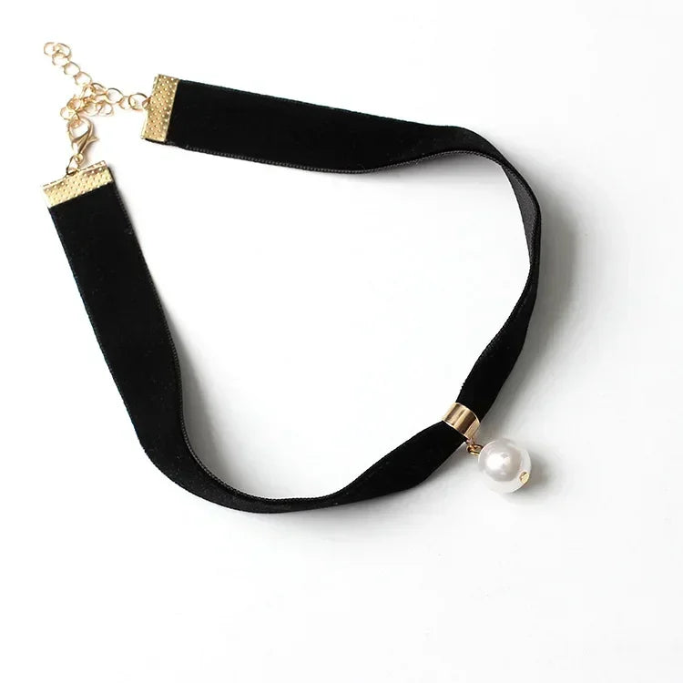 Collar estilo bohemio con colgante y perla blanca