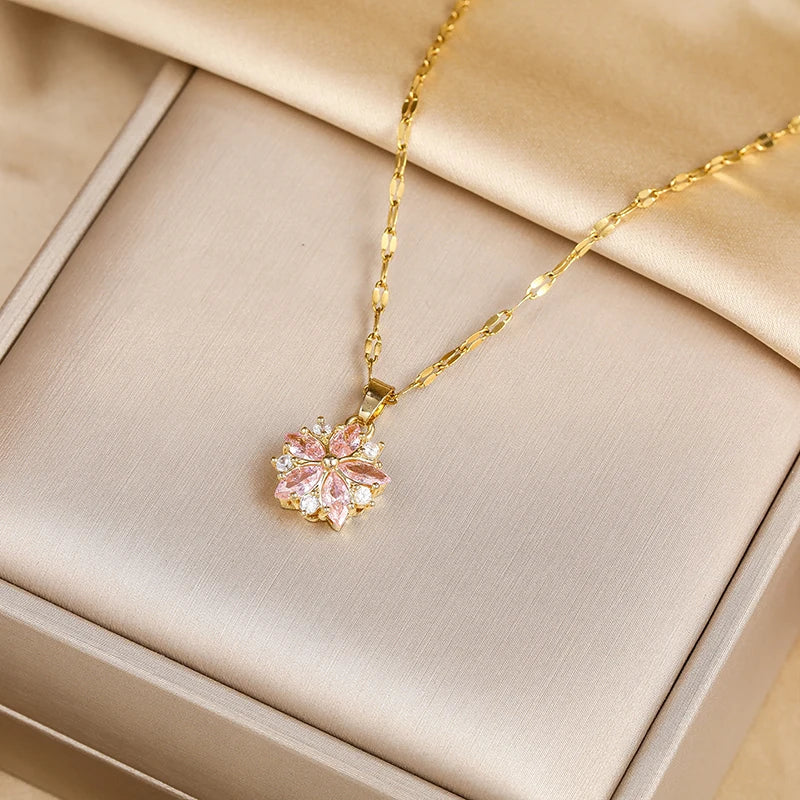 Collar Romántico con Colgante de Flor de Rosa y Circonio