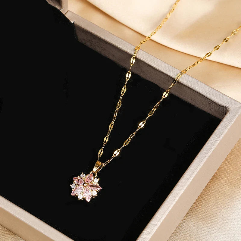Collar Romántico con Colgante de Flor de Rosa y Circonio