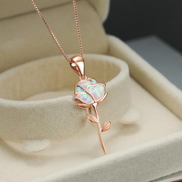 Collar Rosa Flor en Ópalo