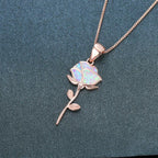 Collar Rosa Flor en Ópalo
