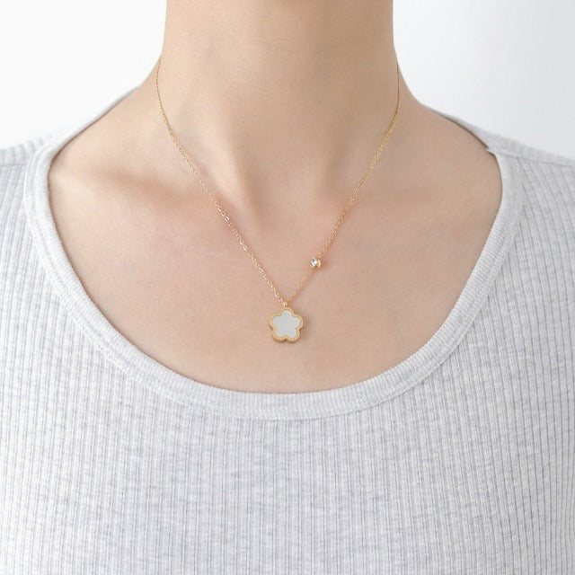 Collar Trébol Nacarado Cadena Dorada Colgante para Mujer blanco
