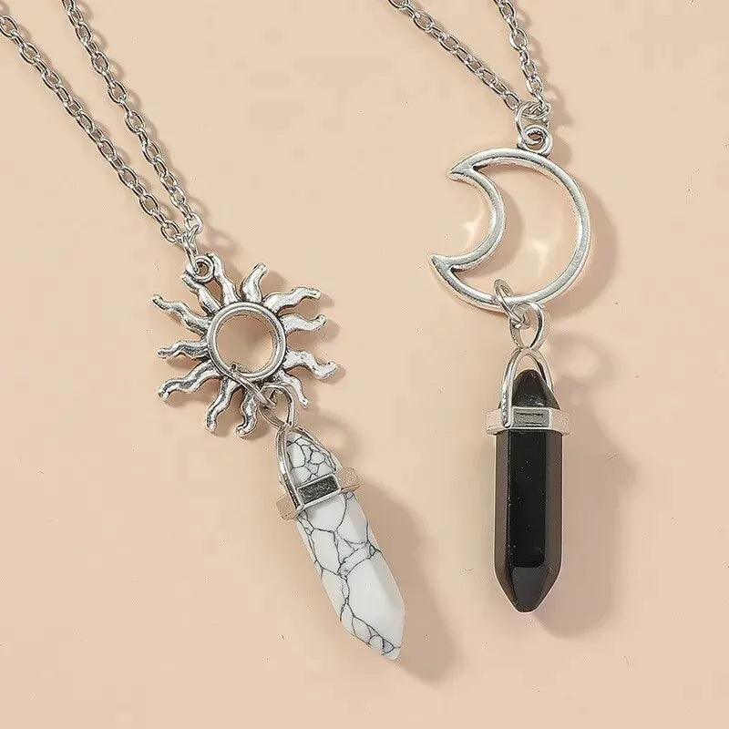 Collares con Colgantes de Media Luna y Sol