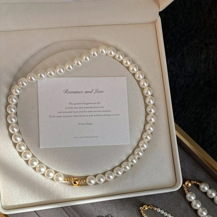 Elegante Collar Gargantilla de Perlas Blancas