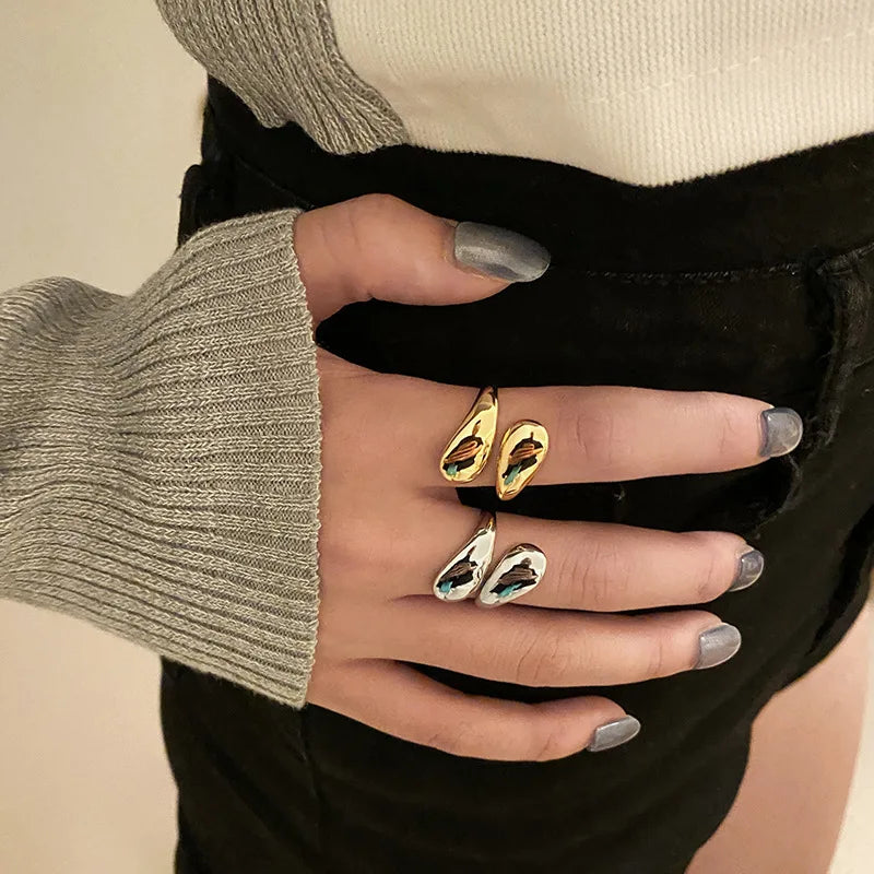 Elegante Anillo de Gota de Agua de oro