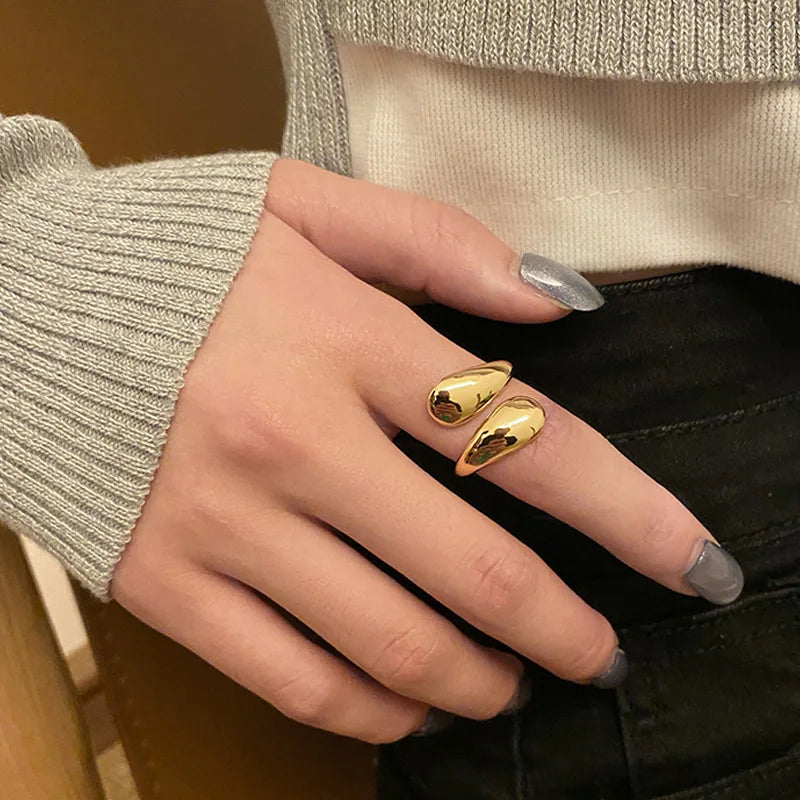 Elegante Anillo de Gota de Agua de oro