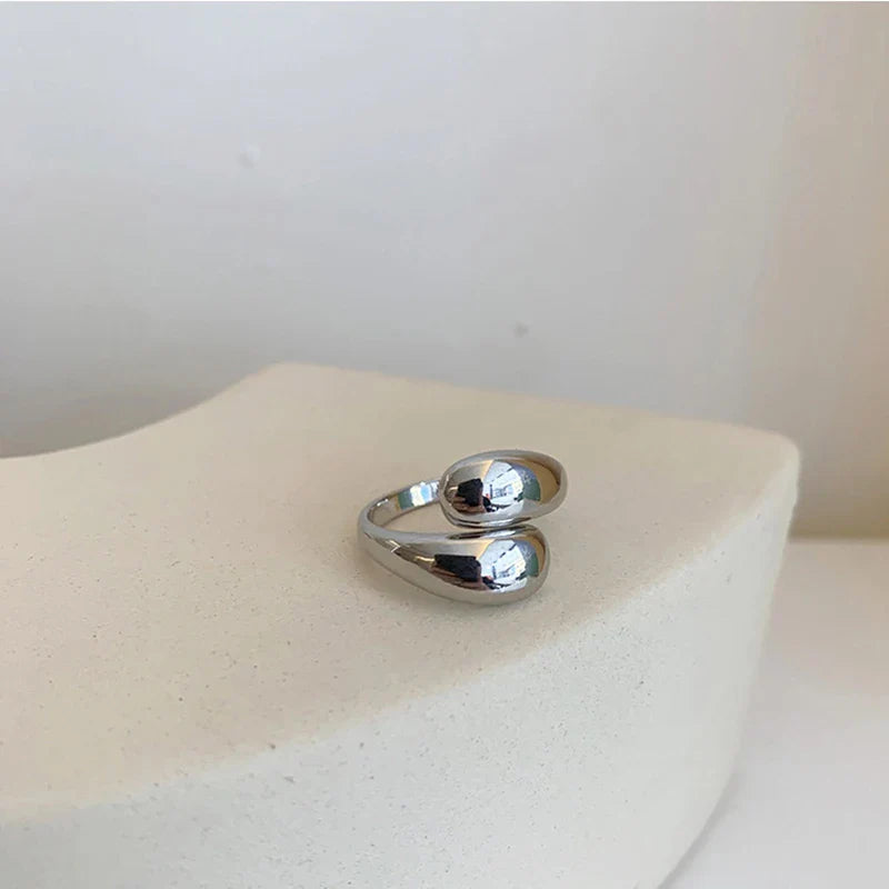 Elegante Anillo de Gota de Agua de plata